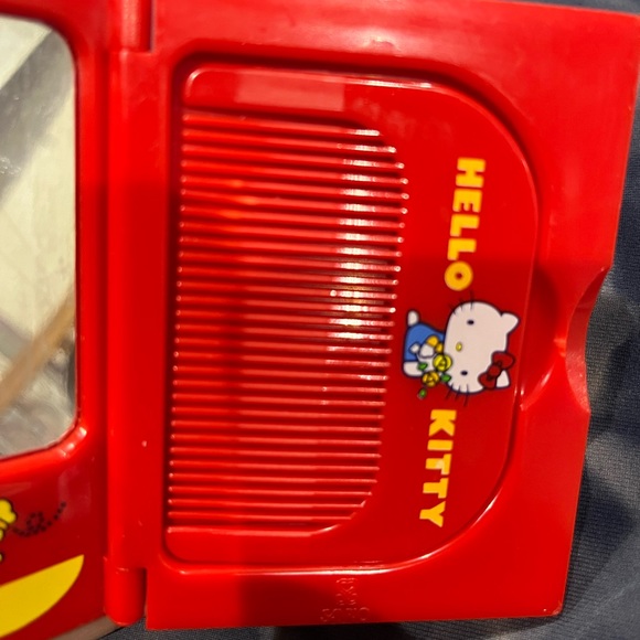 Vintage Hello Kitty Comb Mirror Compact Sanrio Japan 1976 Doll Travel Vanity Kit - Picture 6 of 9